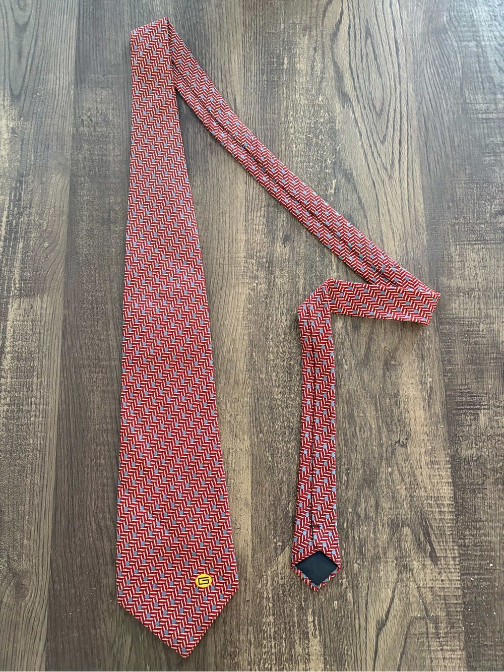 Gucci Red and White Patterned Silk Tie